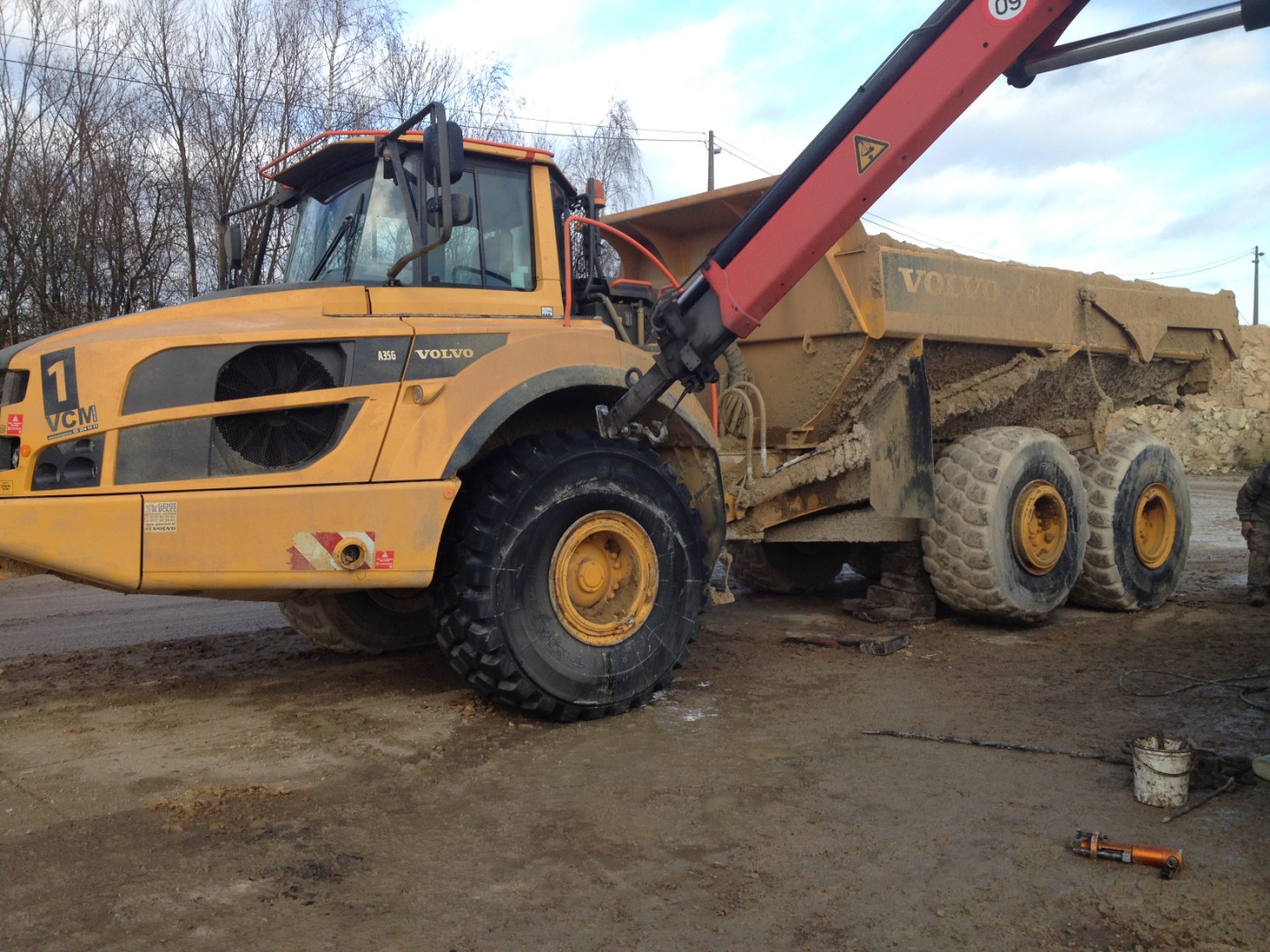 Montage Triangle sur dumper volvo